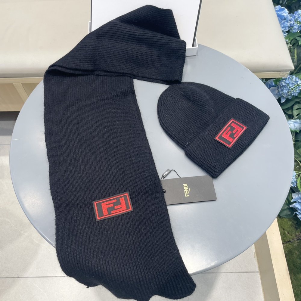 Комплект шерстяные шапка и шарф фото 2