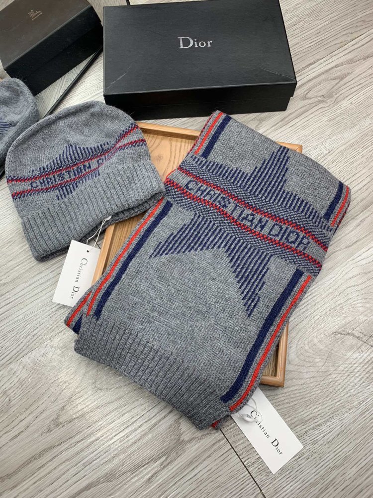 Комплект шерстяные шапка и шарф фото 2