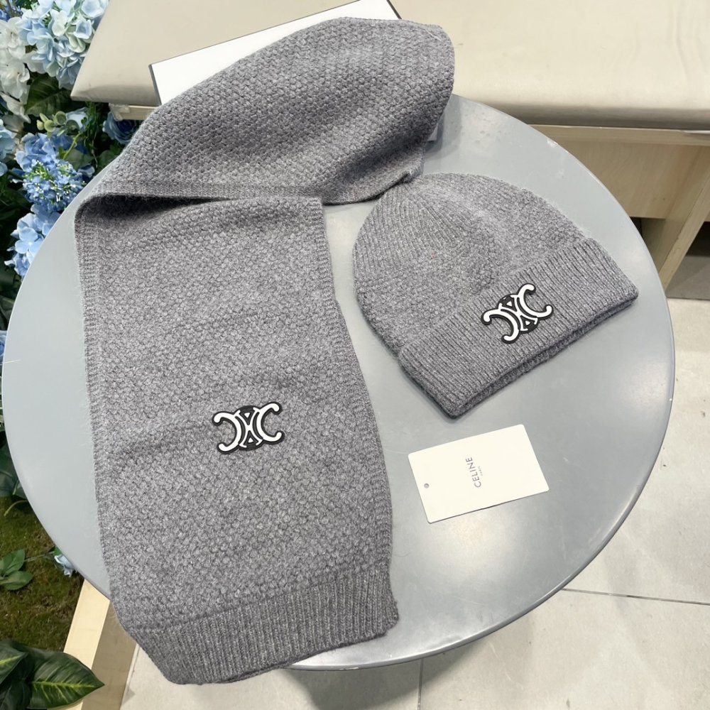 Комплект шерстяные шапка и шарф фото 2