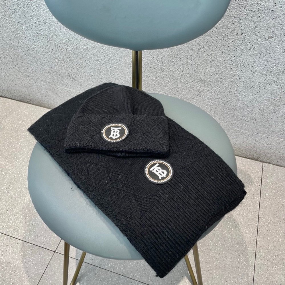 Комплект шерстяные шапка и шарф фото 2