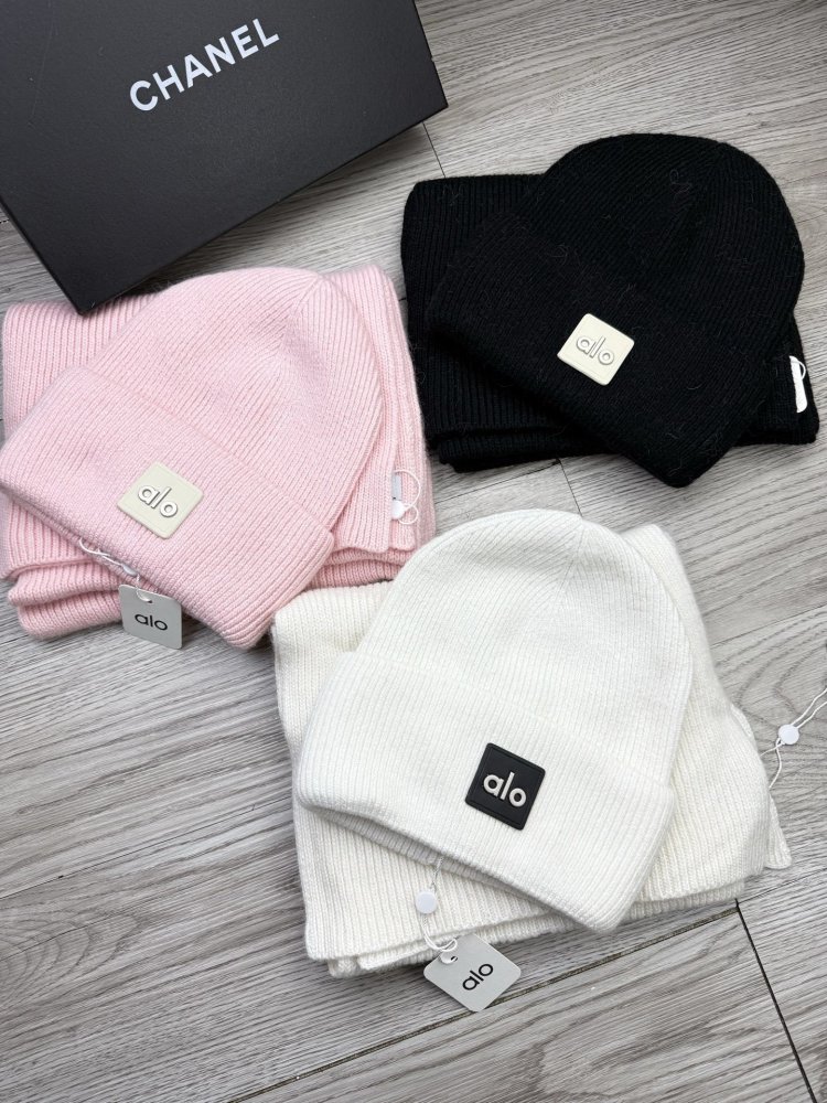 Комплект вовняні шапка і шарф фото 2