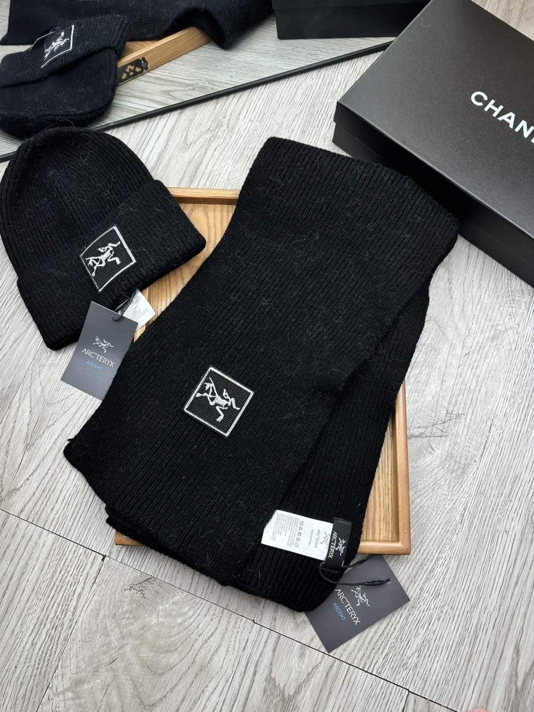 Комплект шерстяные шапка и шарф фото 3