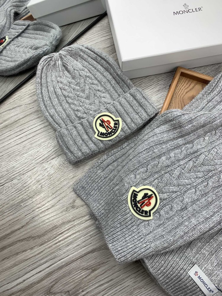 Комплект шерстяные шапка и шарф фото 3