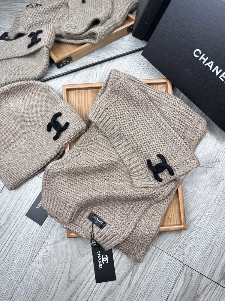 Комплект шерстяные шапка и шарф фото 3