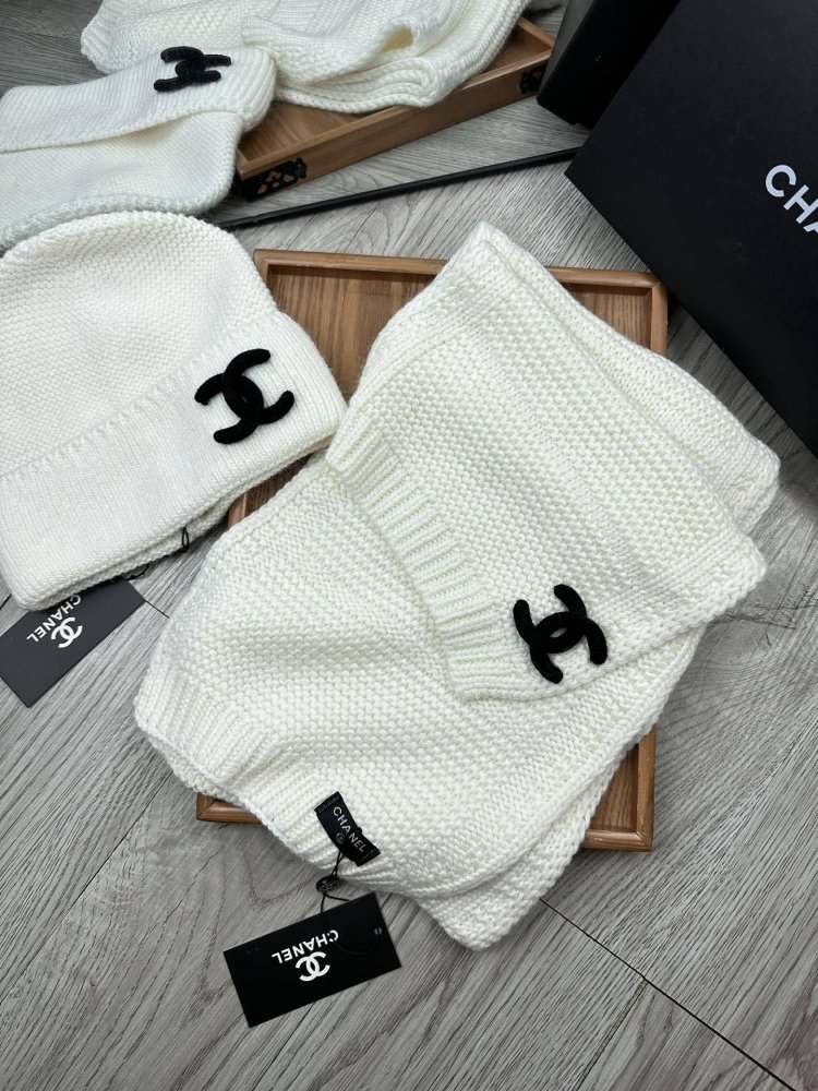 Комплект шерстяные шапка и шарф фото 3