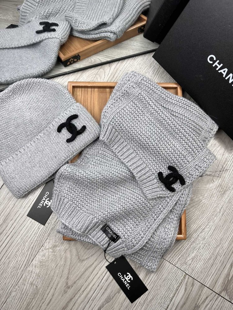 Комплект шерстяные шапка и шарф фото 3