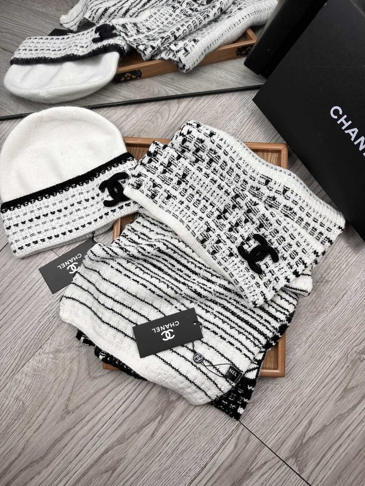 Комплект шерстяные шапка и шарф фото 3