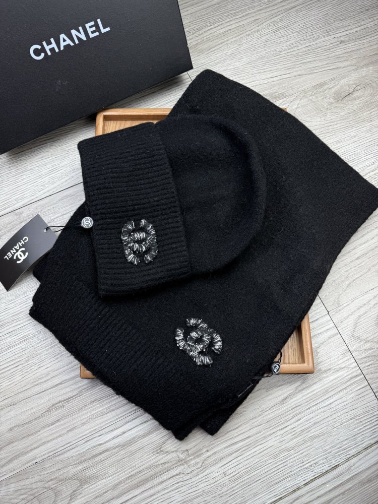 Комплект шерстяные шапка и шарф фото 3