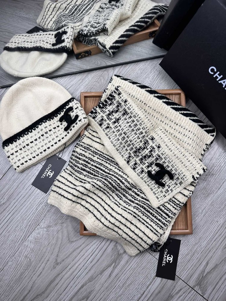 Комплект шерстяные шапка и шарф фото 3