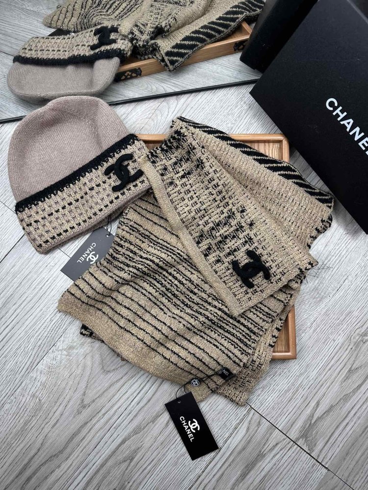 Комплект шерстяные шапка и шарф фото 3