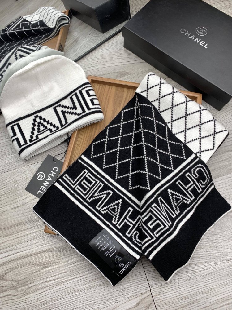 Комплект шерстяные шапка и шарф фото 3