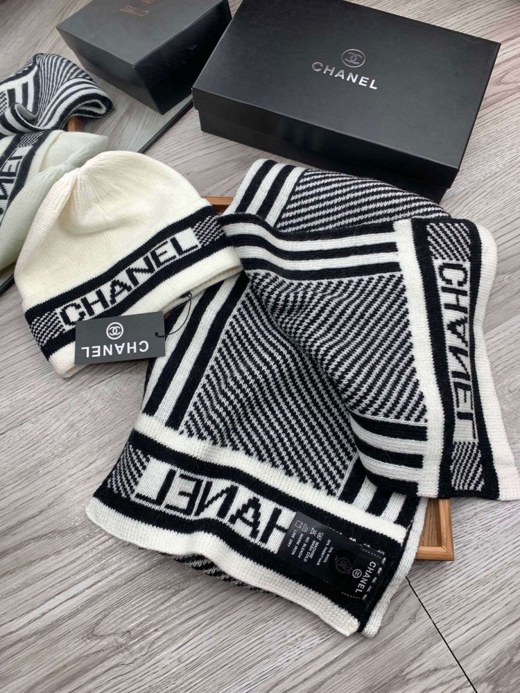 Комплект шерстяные шапка и шарф фото 3