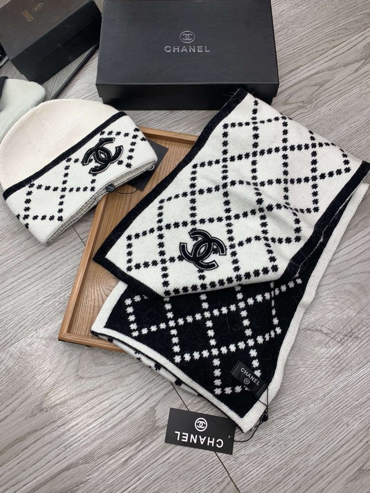 Комплект шерстяные шапка и шарф фото 3