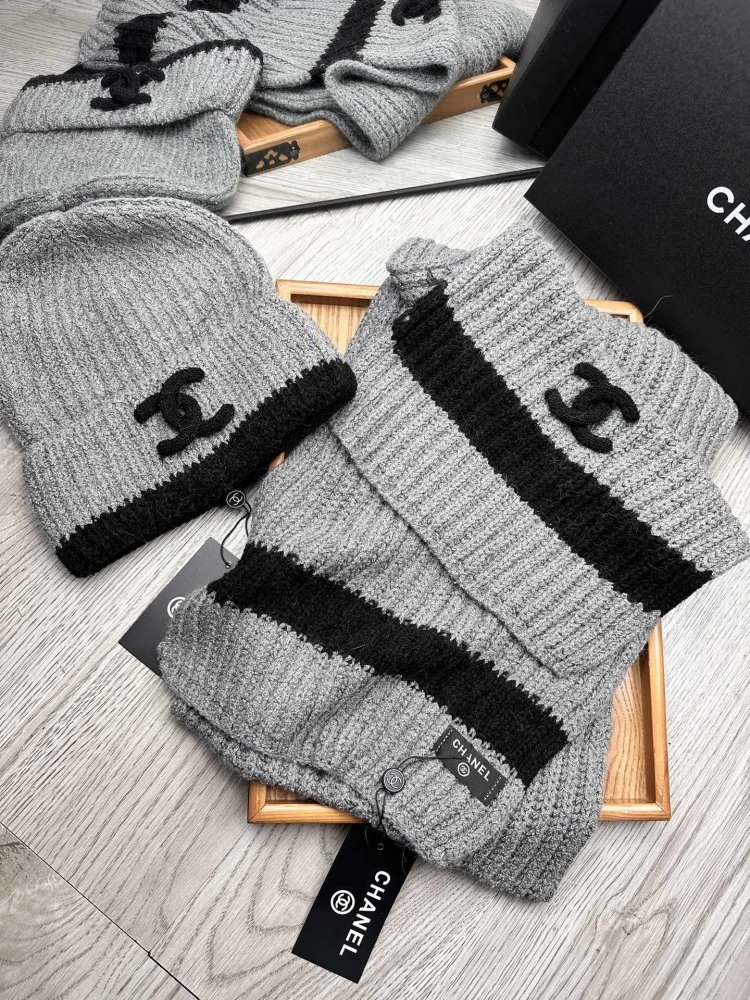 Комплект шерстяные шапка и шарф фото 3