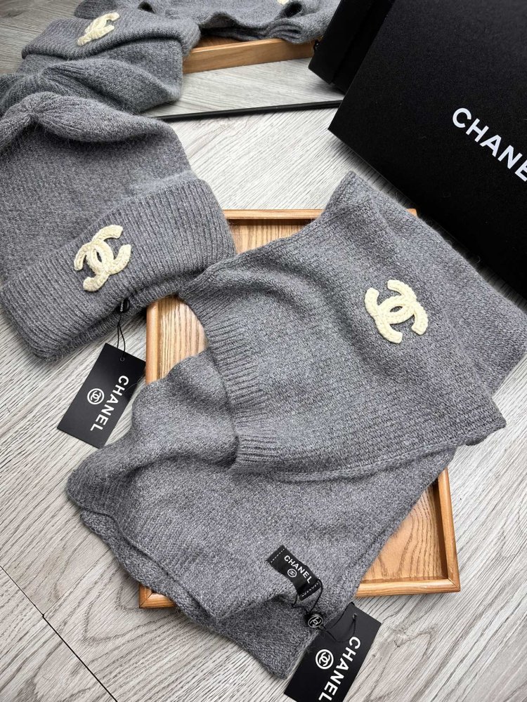 Комплект шерстяные шапка и шарф фото 3