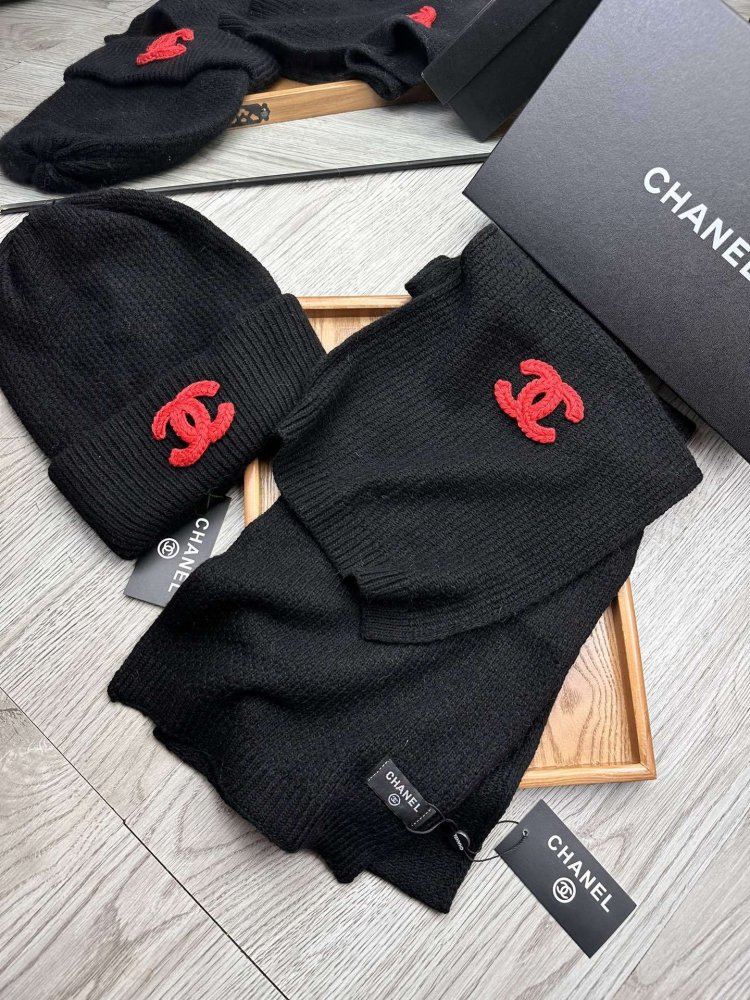 Комплект шерстяные шапка и шарф фото 3