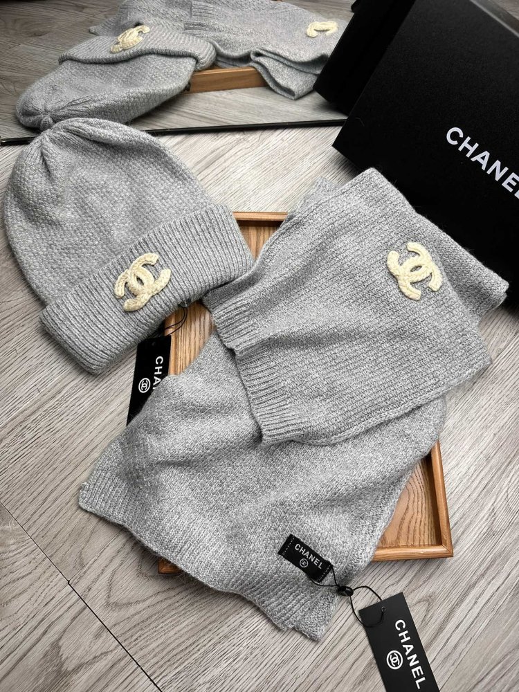 Комплект шерстяные шапка и шарф фото 3