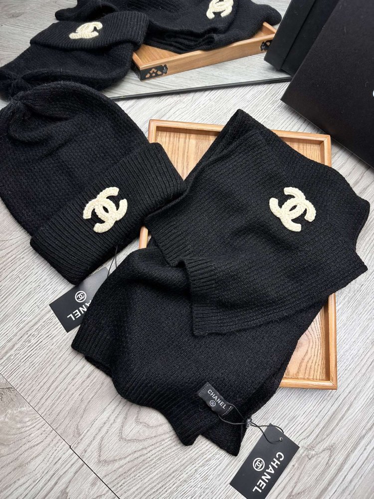 Комплект шерстяные шапка и шарф фото 3