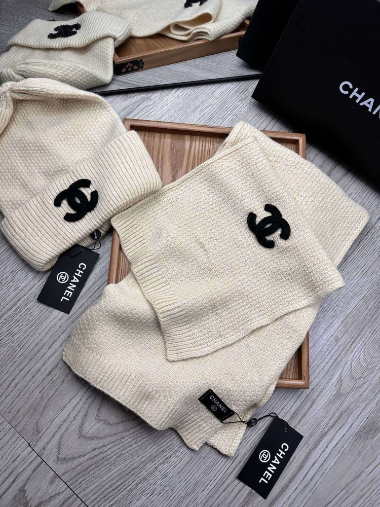 Комплект шерстяные шапка и шарф фото 3