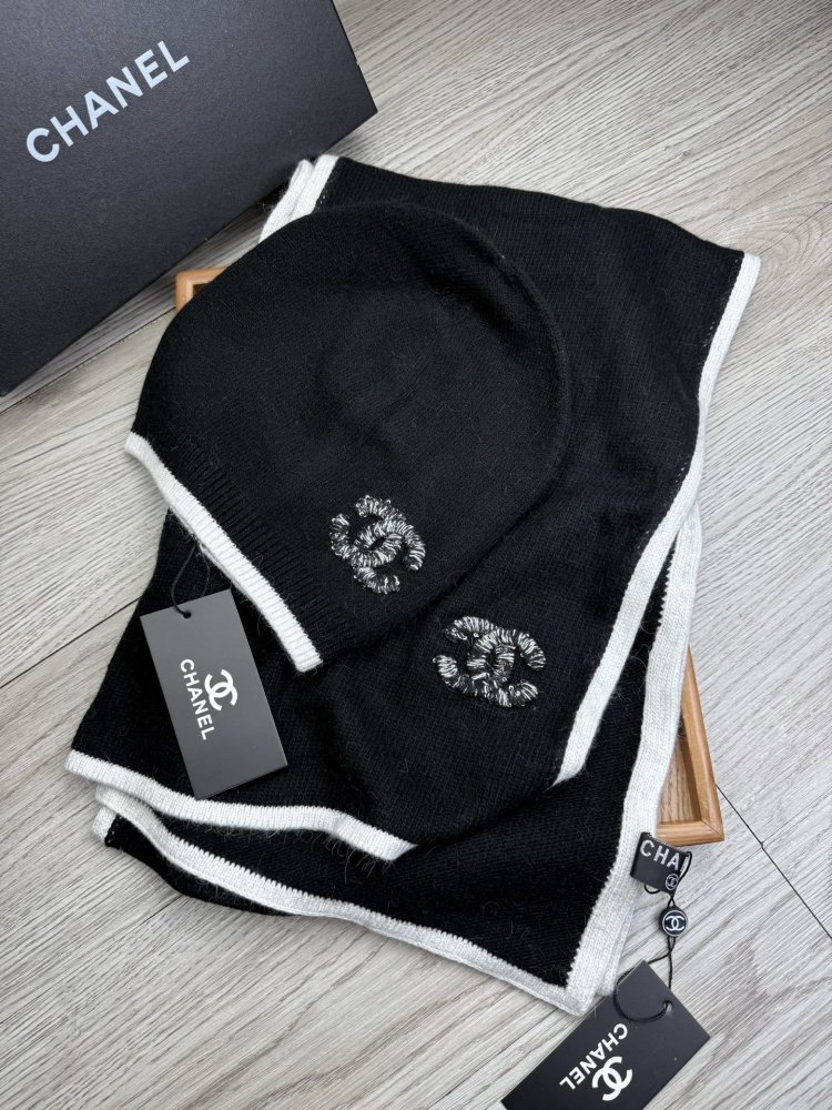 Комплект шерстяные шапка и шарф фото 3