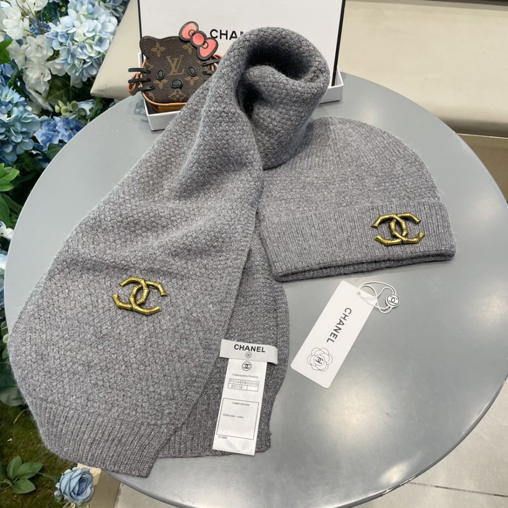 Комплект шерстяные шапка и шарф фото 3