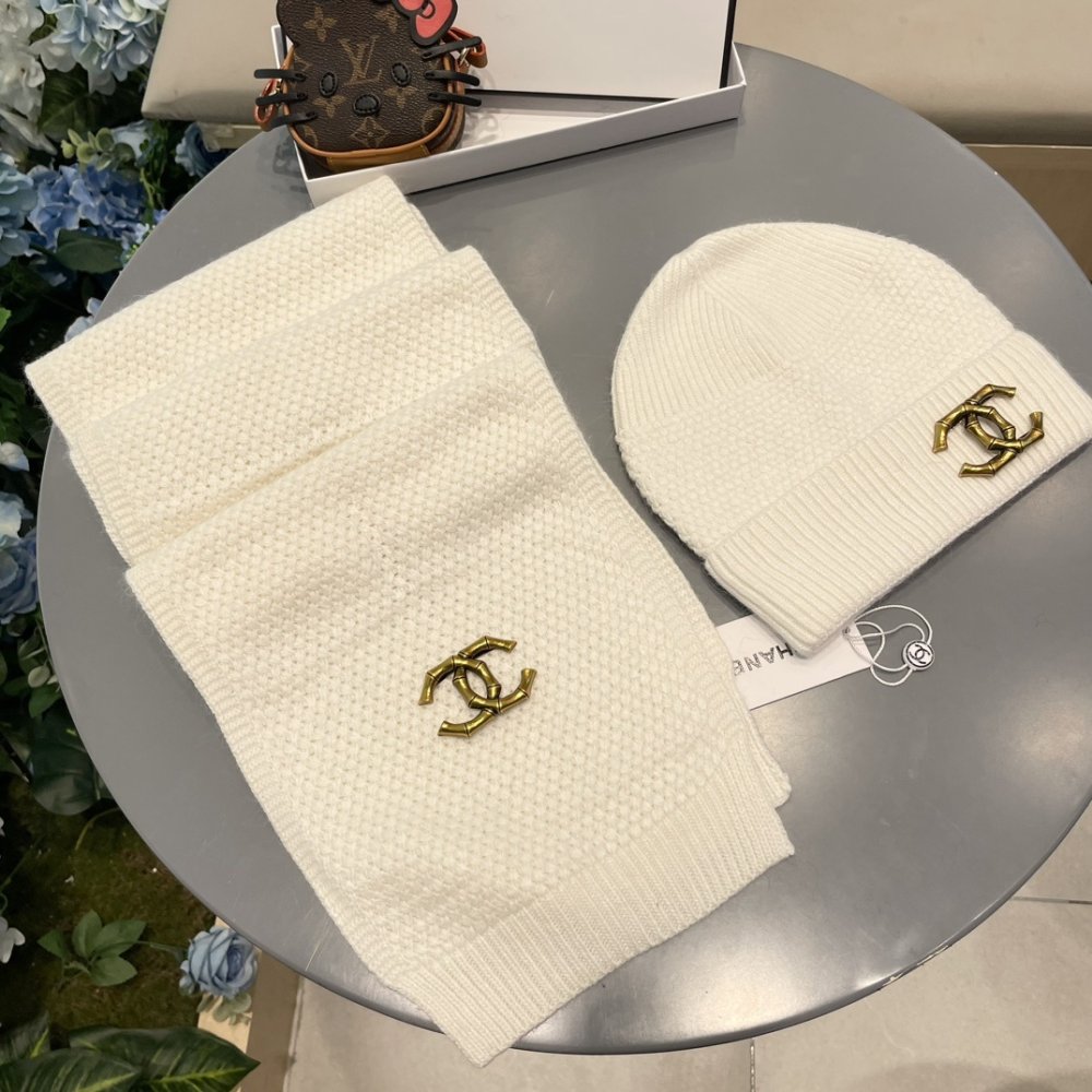 Комплект шерстяные шапка и шарф фото 3