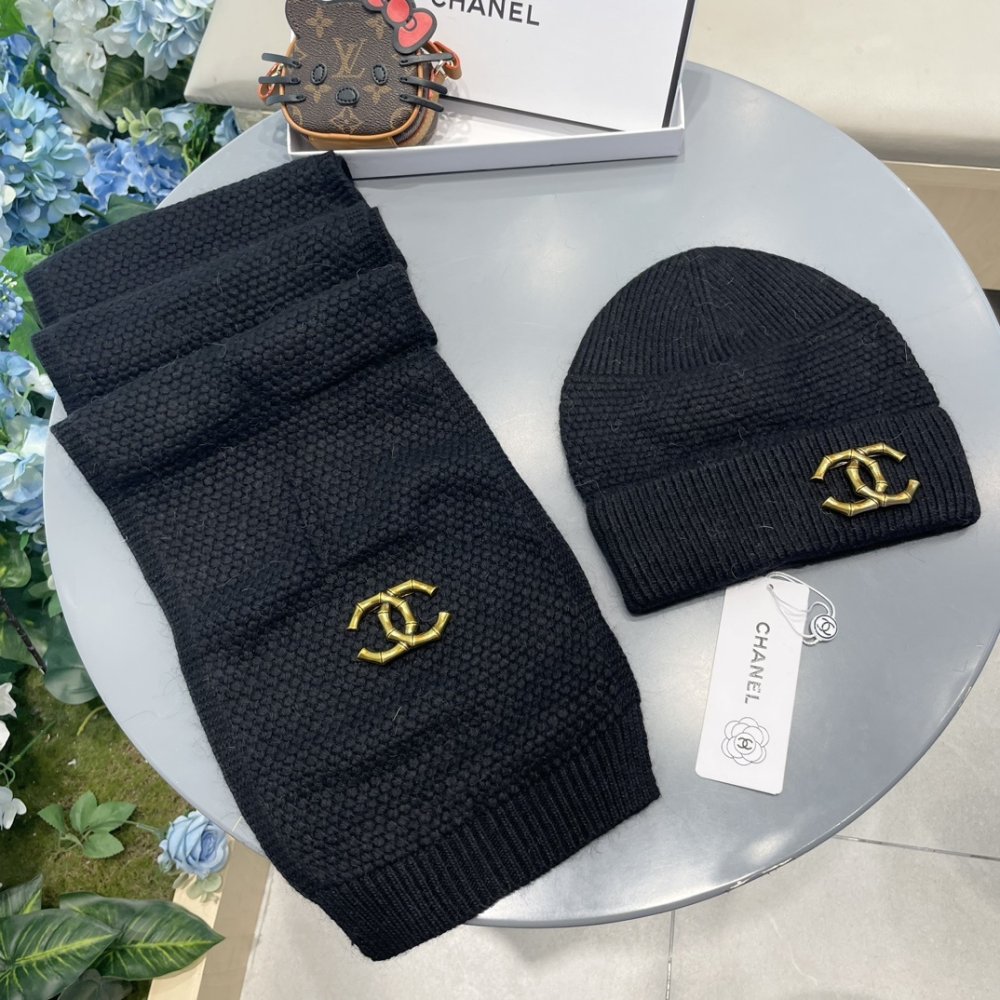 Комплект шерстяные шапка и шарф фото 3