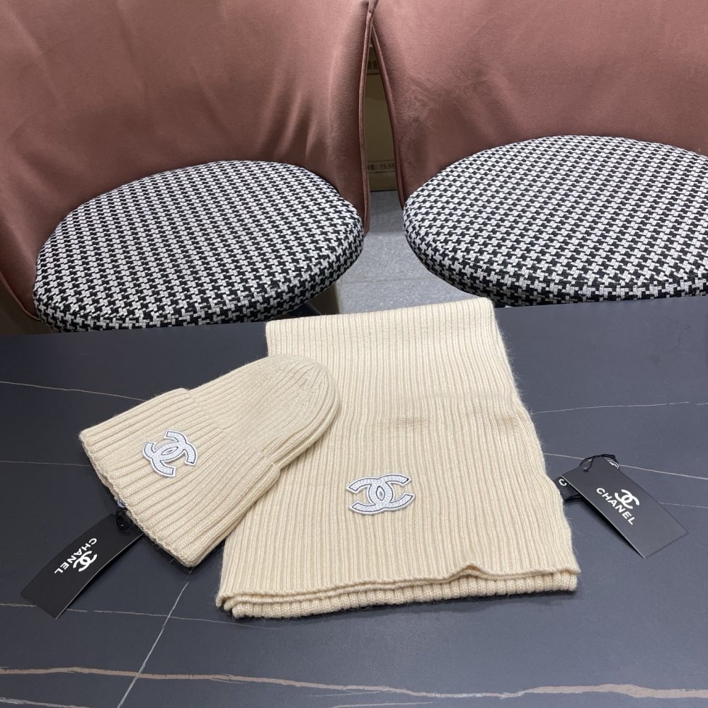 Комплект шерстяные шапка и шарф фото 3