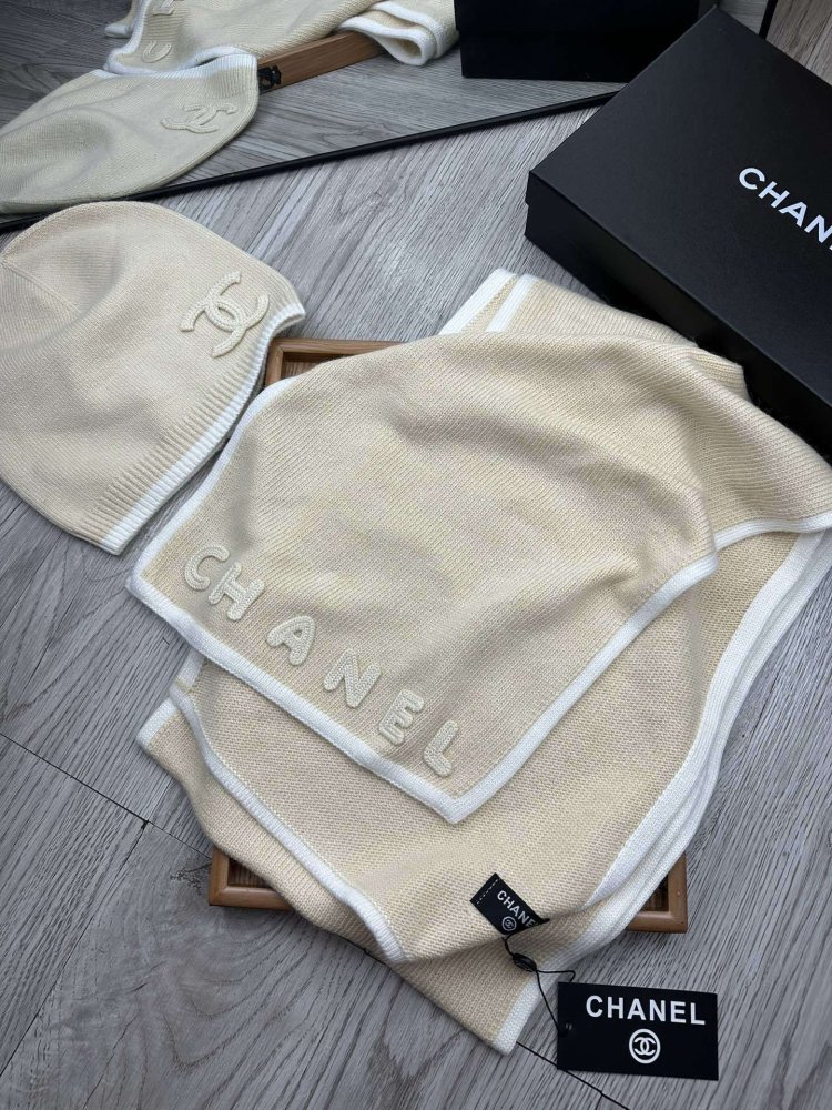 Комплект шерстяные шапка и шарф фото 3