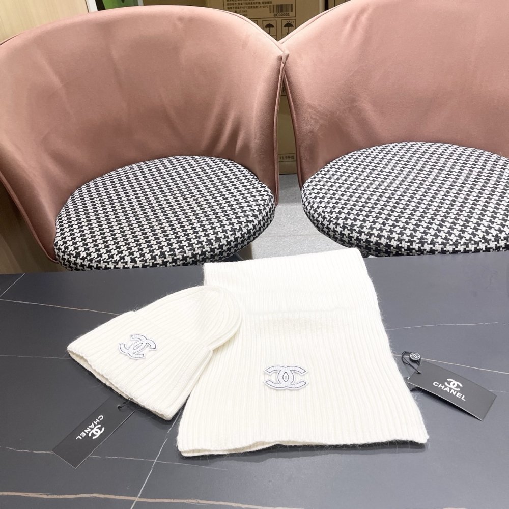 Комплект шерстяные шапка и шарф фото 3