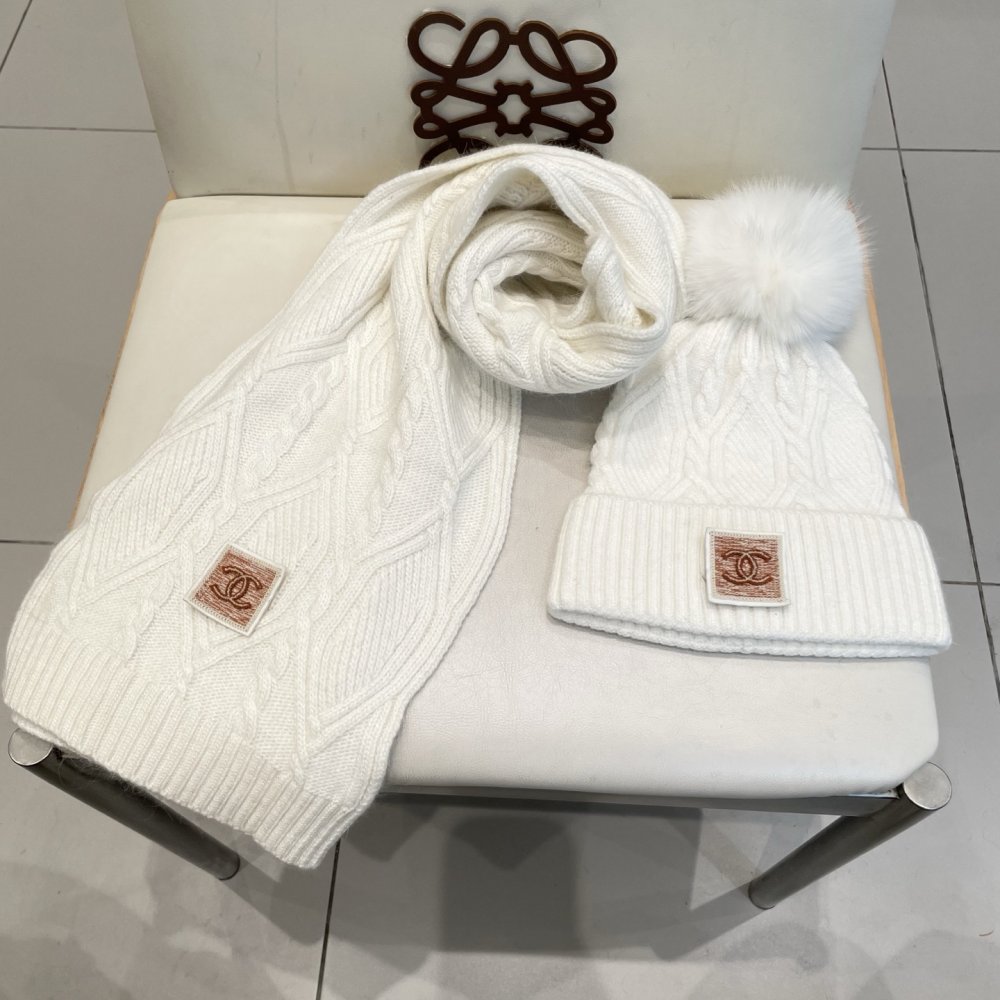 Комплект шерстяные шапка и шарф фото 3