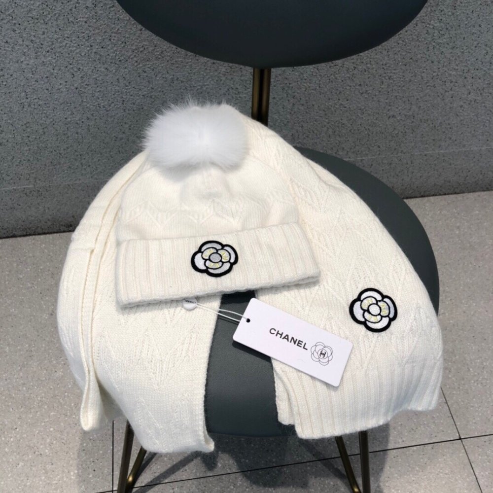 Комплект шерстяные шапка и шарф фото 3