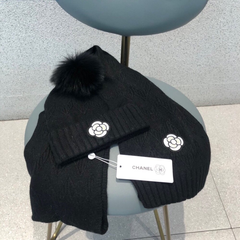 Комплект шерстяные шапка и шарф фото 3