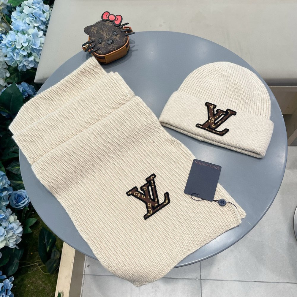 Комплект шерстяные шапка и шарф фото 3