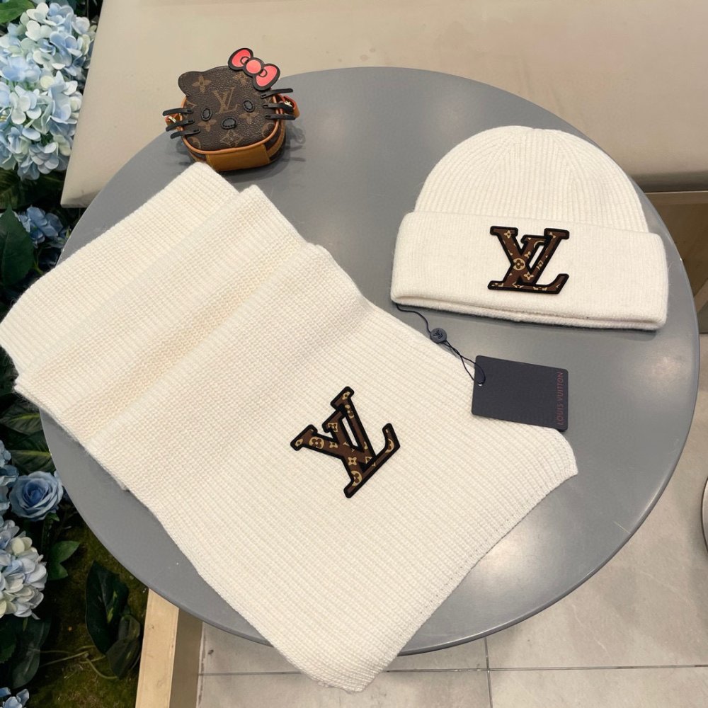 Комплект шерстяные шапка и шарф фото 3