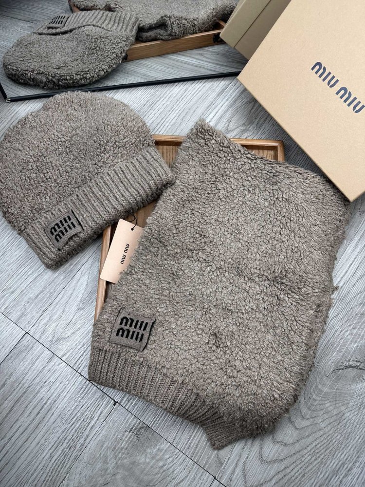 Комплект шерстяные шапка и шарф фото 3