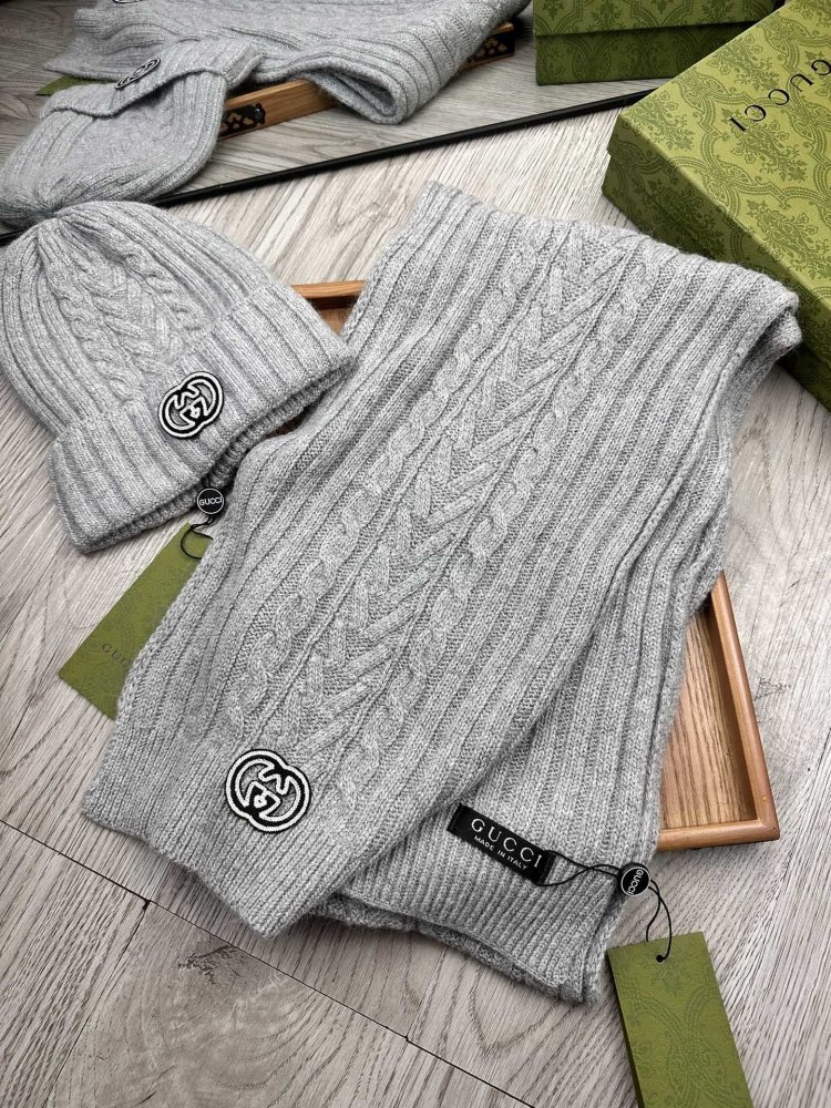 Комплект шерстяные шапка и шарф фото 3