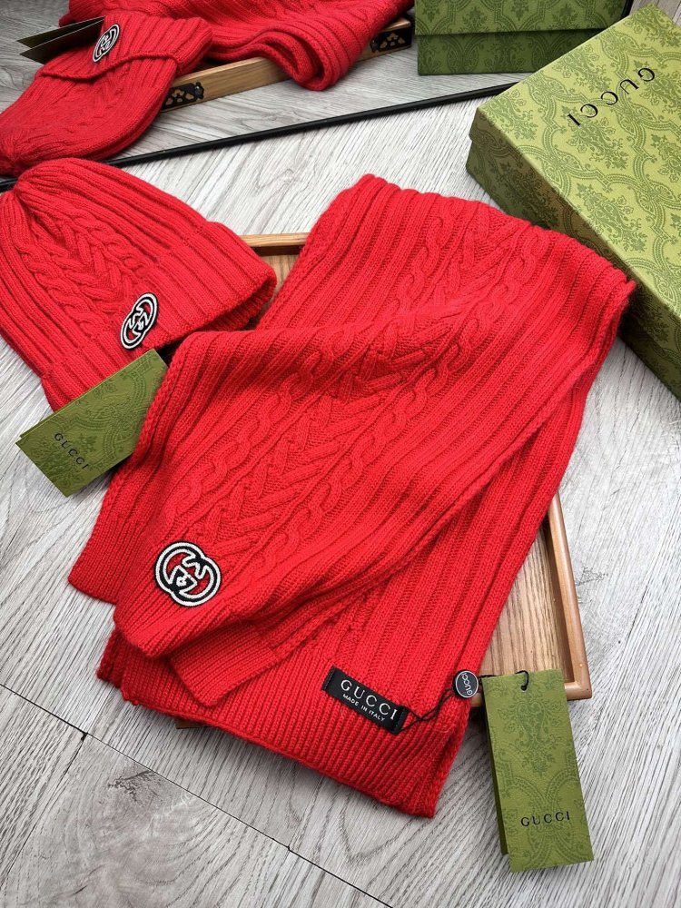 Комплект шерстяные шапка и шарф фото 3