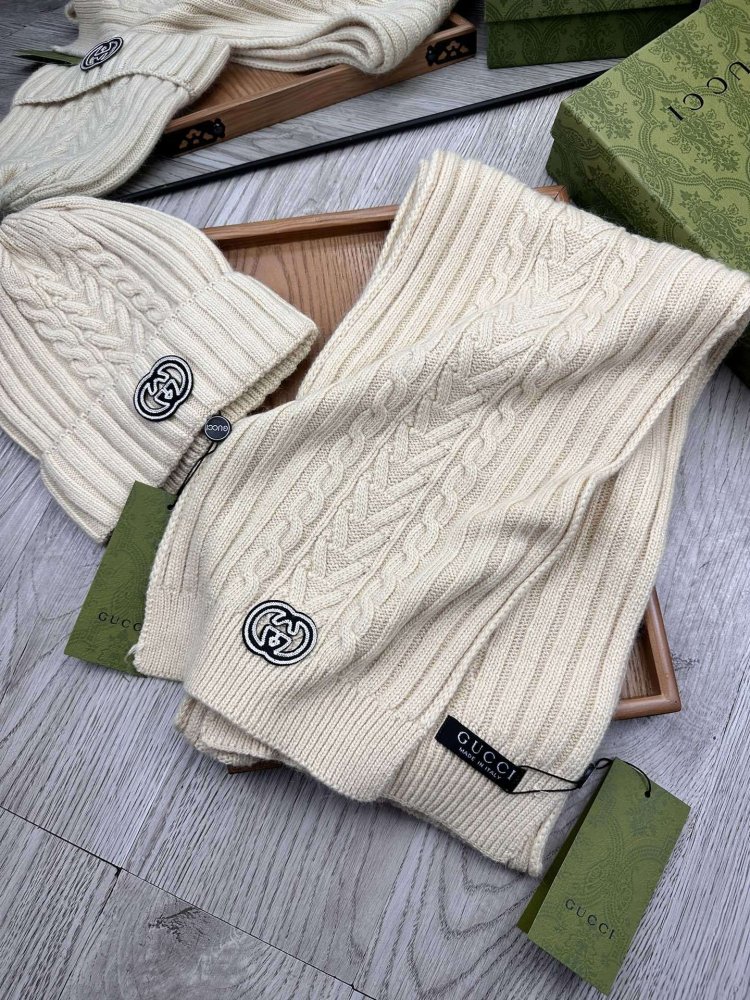 Комплект шерстяные шапка и шарф фото 3