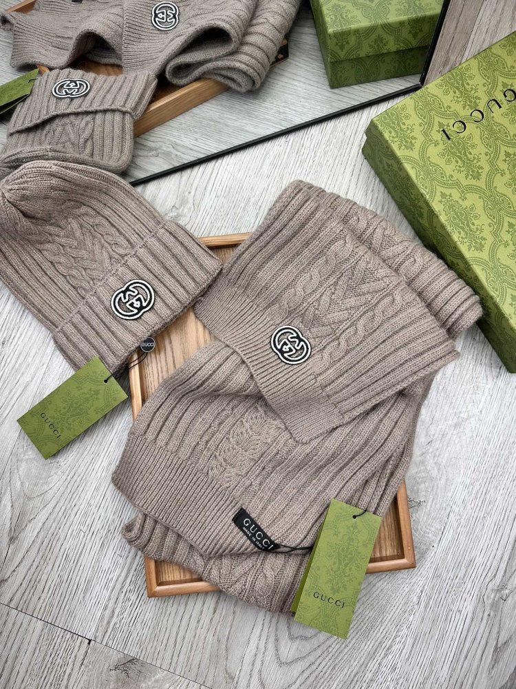 Комплект шерстяные шапка и шарф фото 3