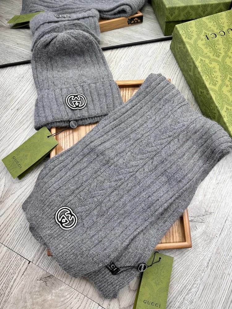 Комплект шерстяные шапка и шарф фото 3