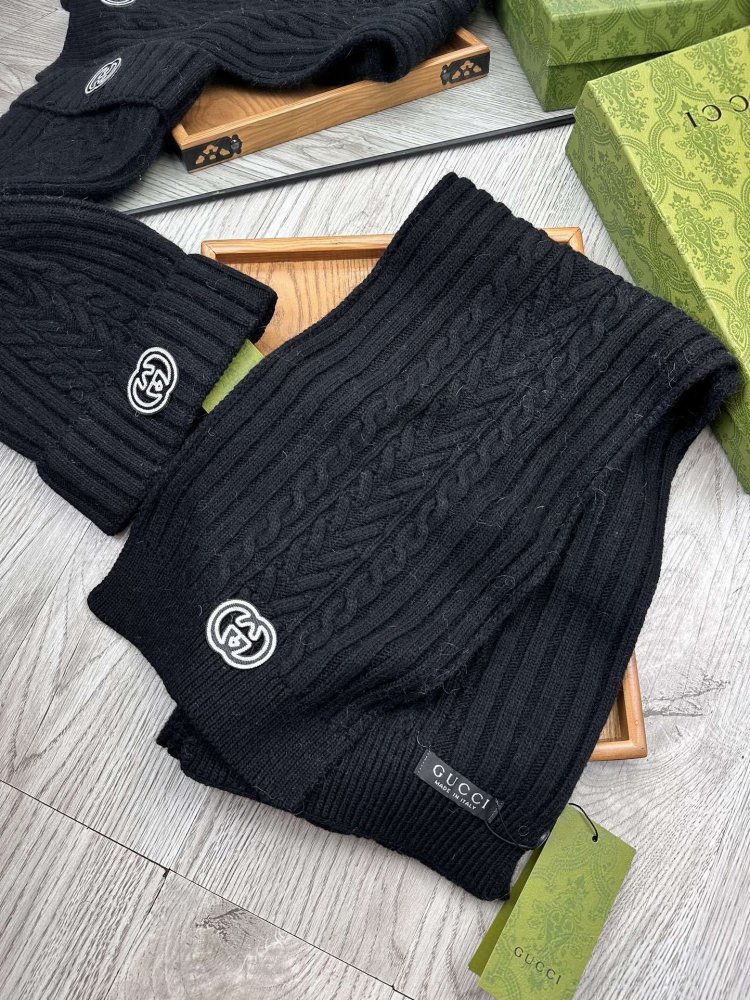 Комплект шерстяные шапка и шарф фото 3