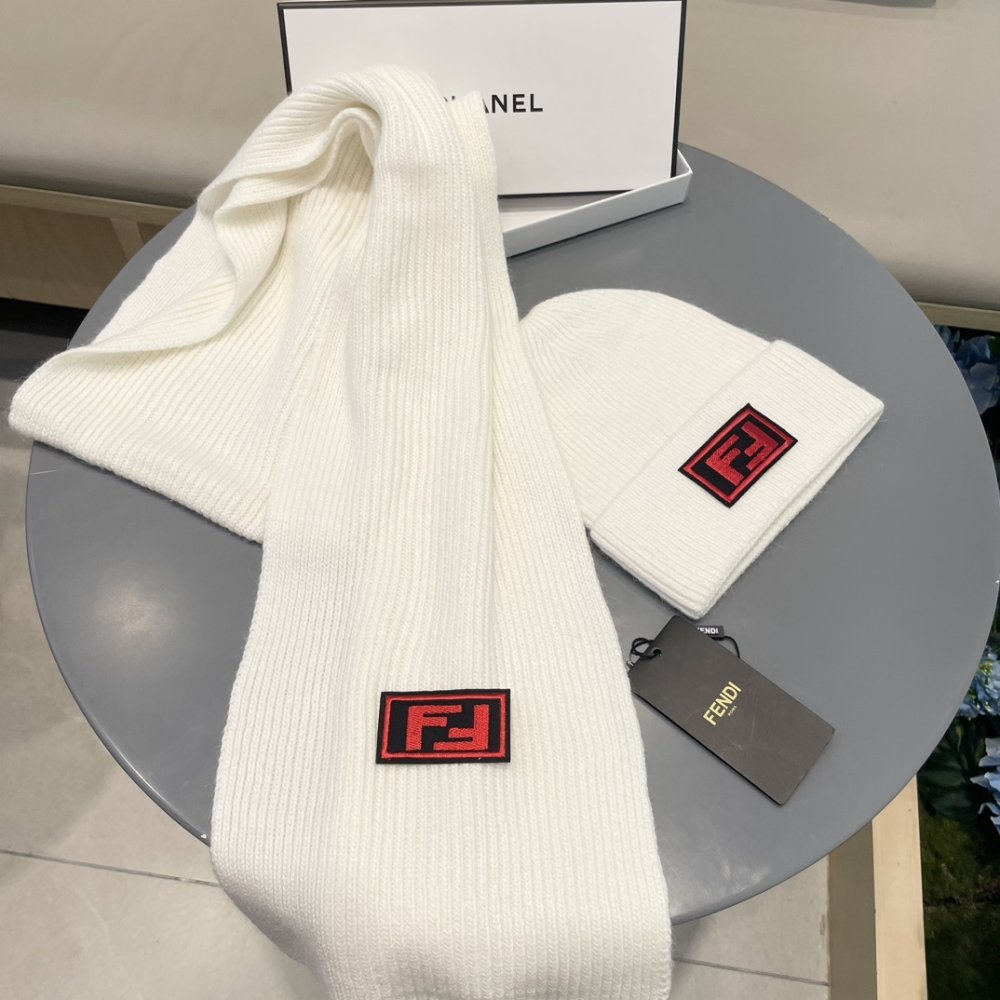 Комплект шерстяные шапка и шарф фото 3