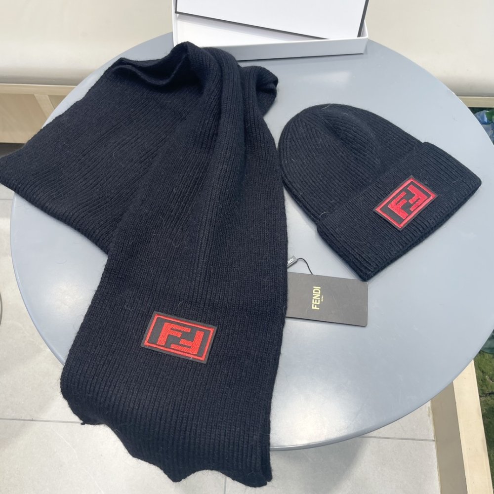 Комплект шерстяные шапка и шарф фото 3