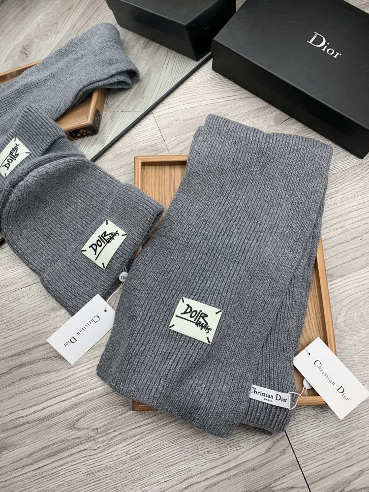 Комплект шерстяные шапка и шарф фото 3