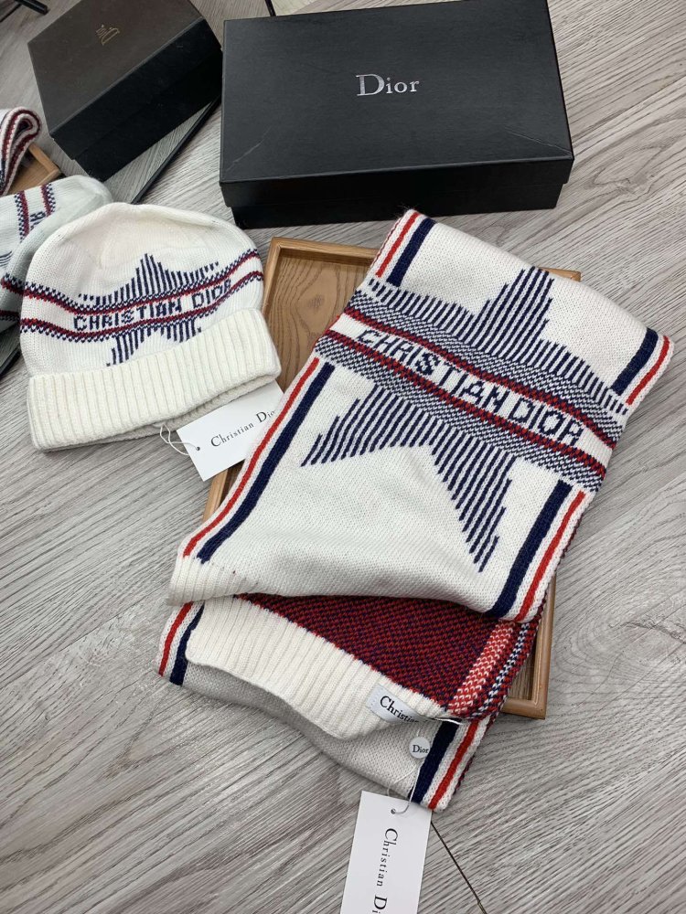 Комплект шерстяные шапка и шарф фото 3