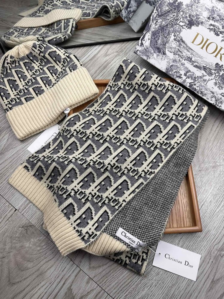 Комплект шерстяные шапка и шарф фото 3