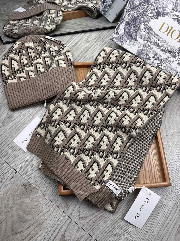 Комплект шерстяные шапка и шарф фото 3