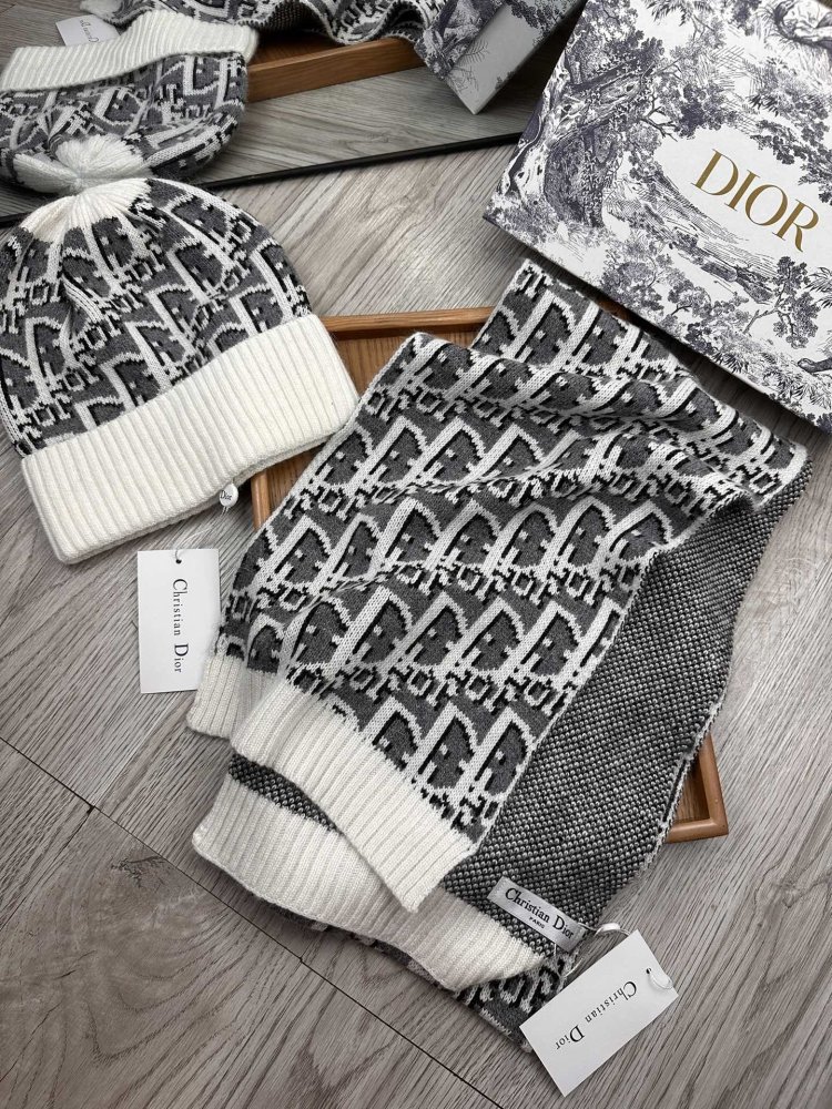 Комплект шерстяные шапка и шарф фото 3