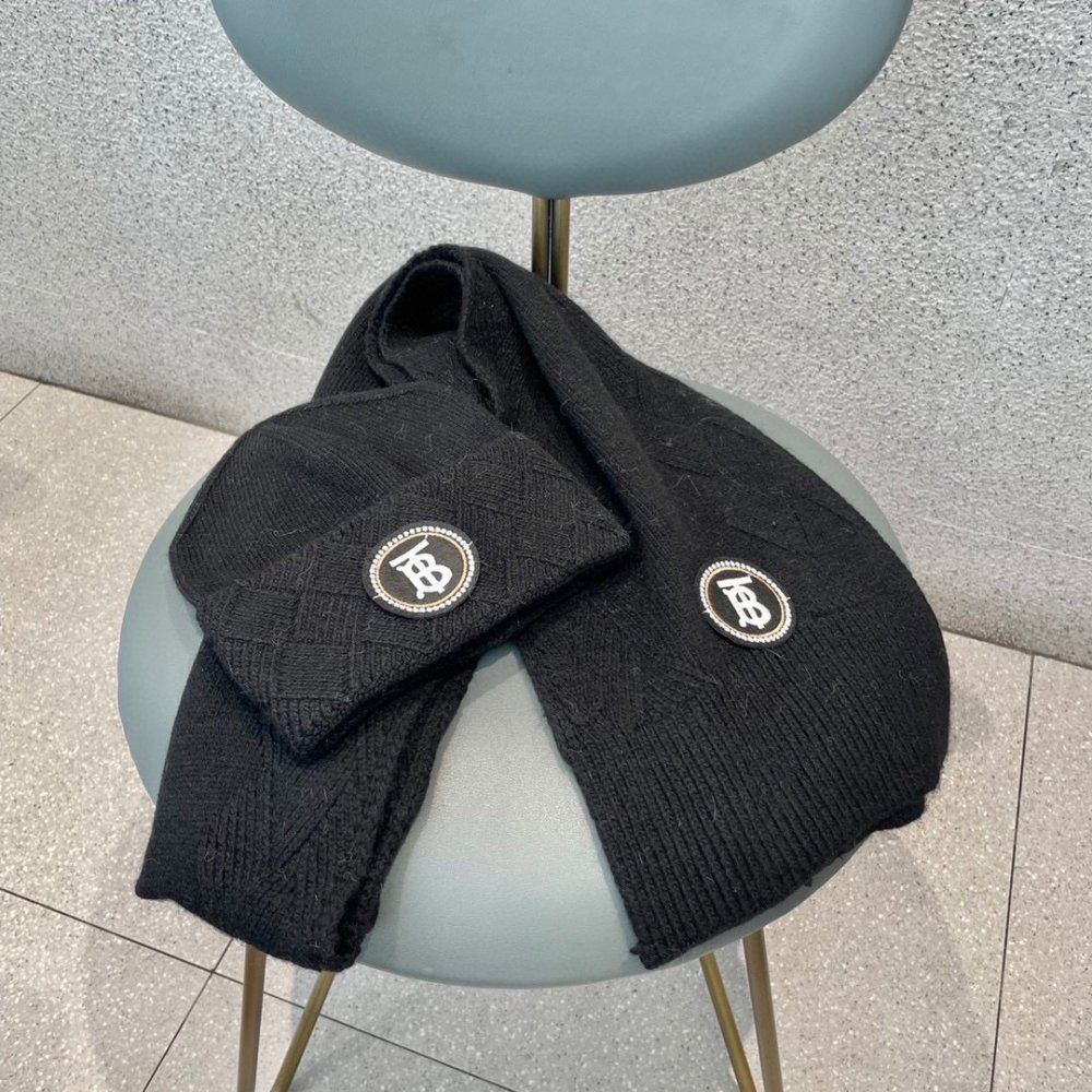 Комплект шерстяные шапка и шарф фото 3